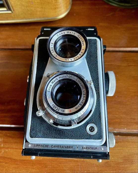 Antiga máquina  fotografica Rollop