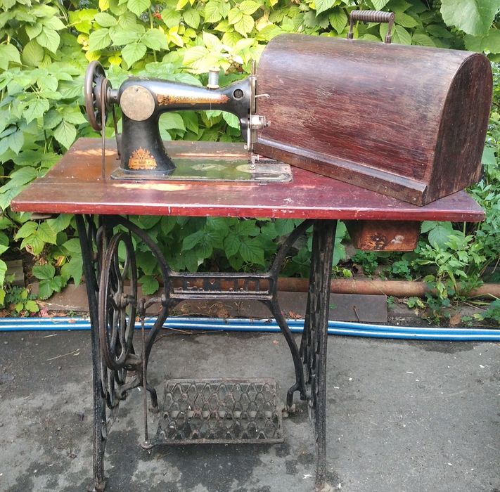 Винтажная Ножная швейная машинка