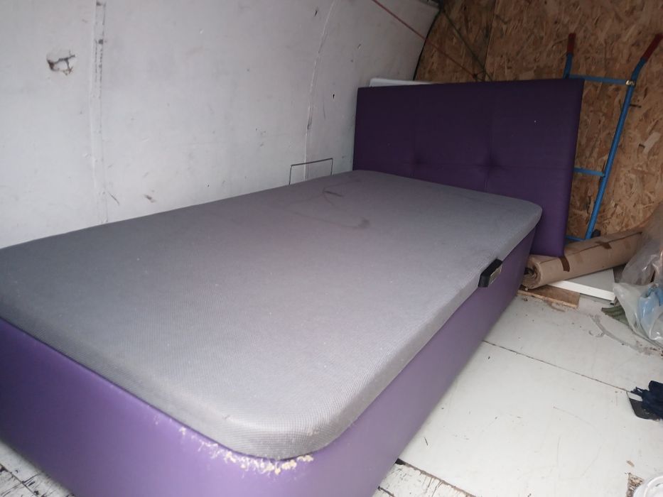 Cama de solteiro.  190x090...   80,00 euros