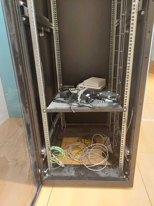 Armário/Bastidor Informático de chão