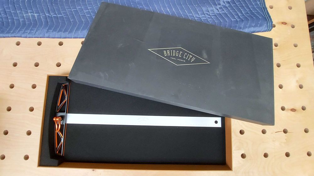 Esquadro Bridge City Tool Works + Cursor