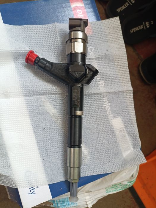 Продам форсунки на нісан навара 2.5