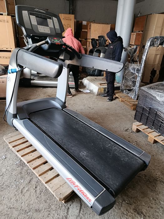 Life Fitness 95Ti  Професійна бігова доріжка | Клубна | 180 кг