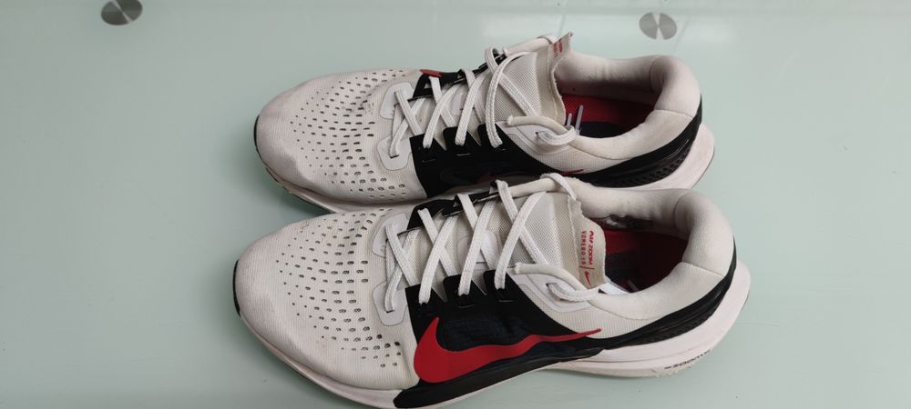 ASICS Vomero 15 Running Shoes, Size 42.564176334055811121