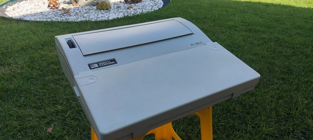 Máquina de escrever eletrónica Smith Corona XL 1900