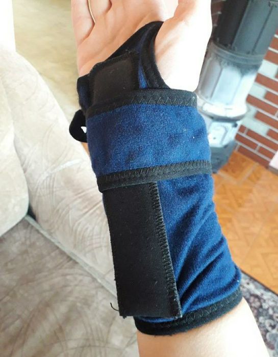 Синя пов'язка на руку