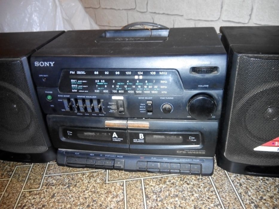 Оригинальный музыкальный центр.