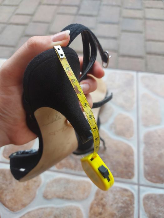 Buty na obcasie czarne z kokardą i odkrytą piętą