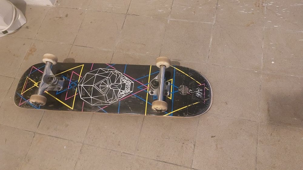Skate caveira usado