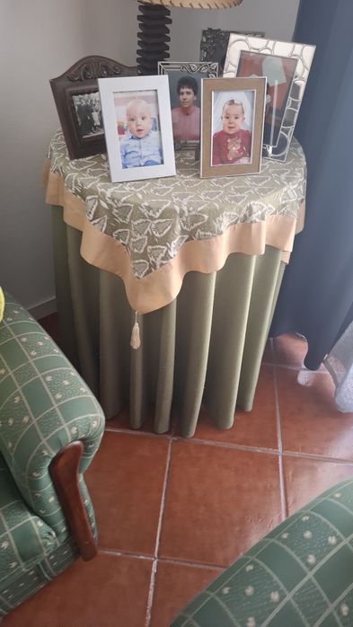 Sala completa em madeira maciça
