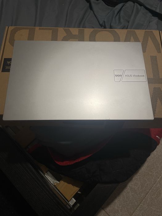 Asus VivoBook na Caixa