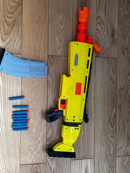 Nerf karabin maszynowy (scar) w edycji fortnite
