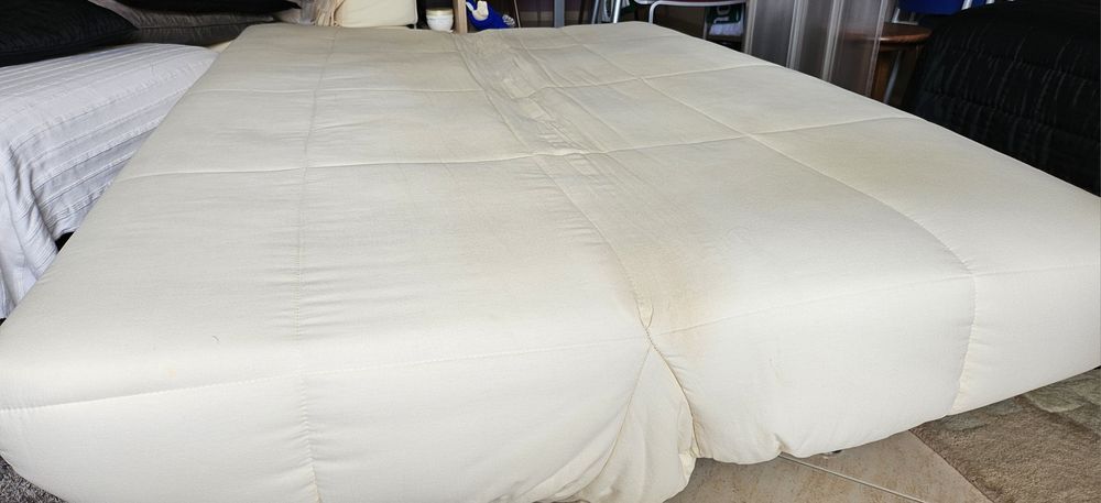 BAIXEI PREÇO Sofá cama beije para venda na Ericeira