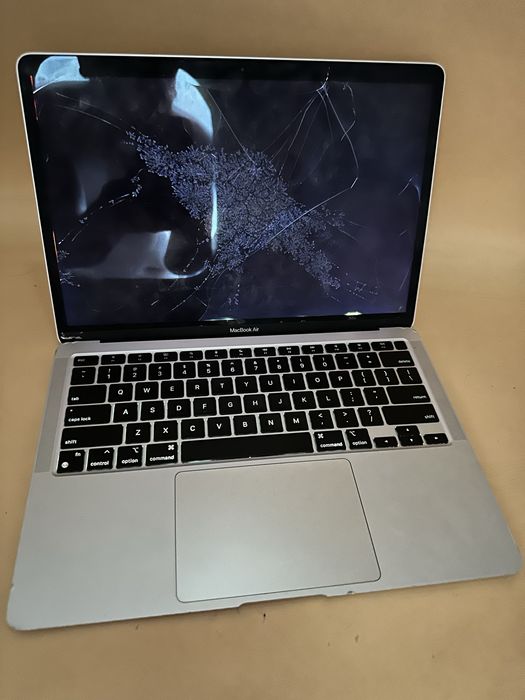 Macbook air 2020 m1 як не робочий