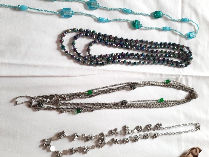 8 fios/colares - várias cores/tamanhos - Apenas 10 Eur todo o lote