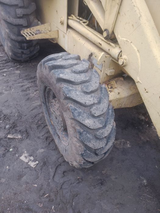Продам екскаватор в робочому стані всі питання по телефону