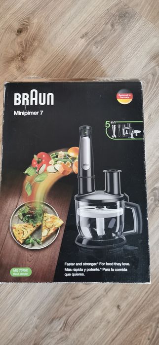 Robot kuchenny braun