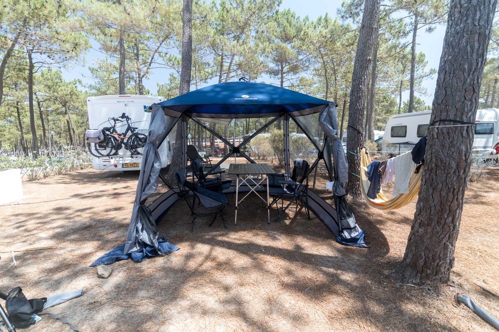 Conjunto de campismo completo (tenda pavilhão + mesa + 2 cadeiras) NOVO, usado 1 vez