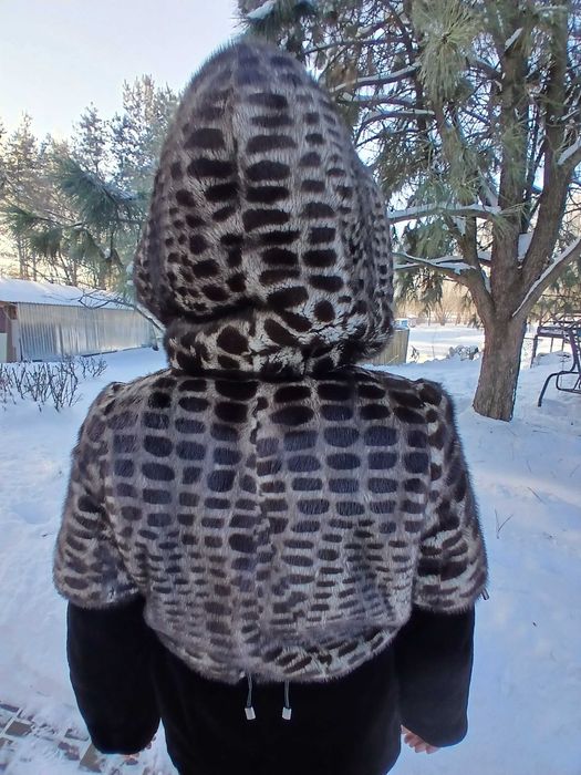 Шуба норкова чорна з капюшоном