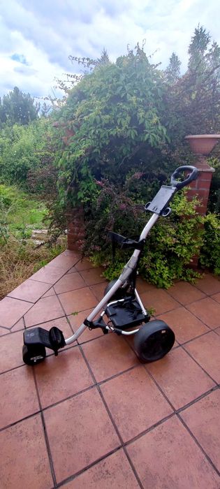 Wózek golfowy, elektryczny na torbę do golfa i kije golfowe