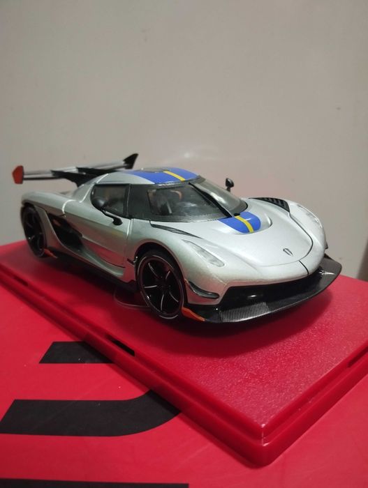 Модель спортивного гиперкара Koenigsegg Jesko.1/24