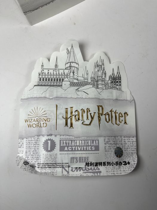 Подарунковий бокс з випадковими міні-фігурками по світу Гаррі Поттера Harry Potter Hogwarts