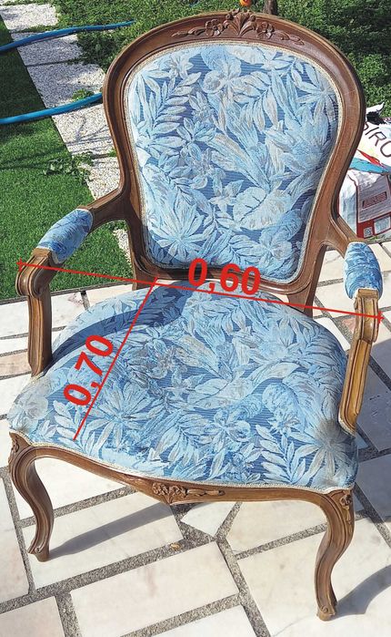 Cadeira de madeira com braços, estofada, barroca, estilo Luis XV