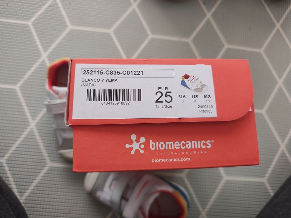 Buty dziecięce Biomecanics rozm 25, 16cm
