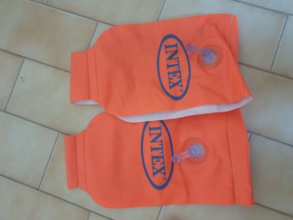 Braçadeiras de criança para piscina ou praia