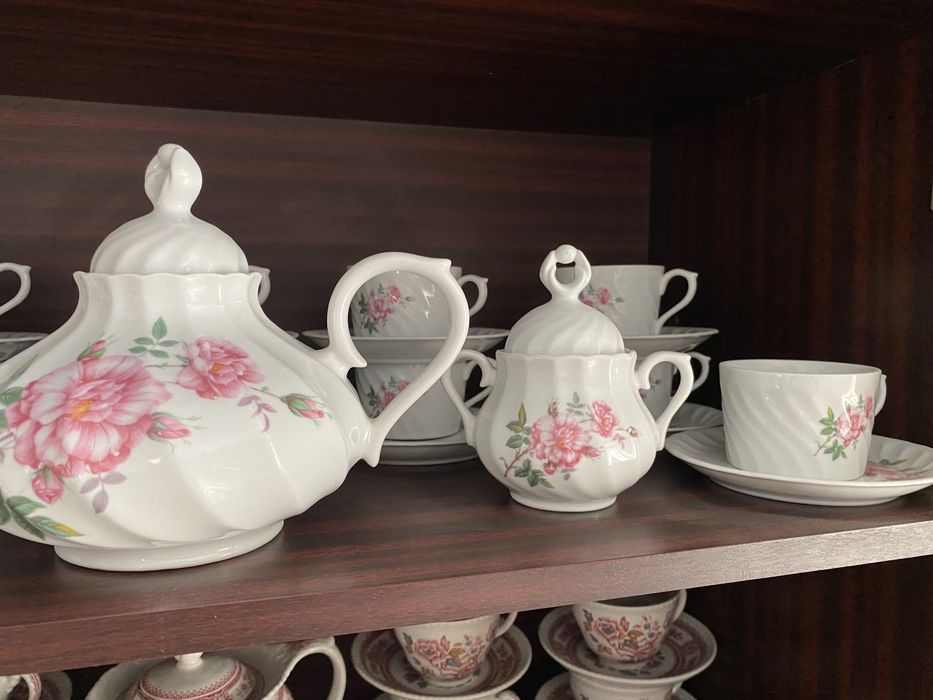 Unused coffee and tea set.425561359741757443