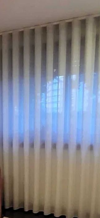 Cortinado de ondas branco