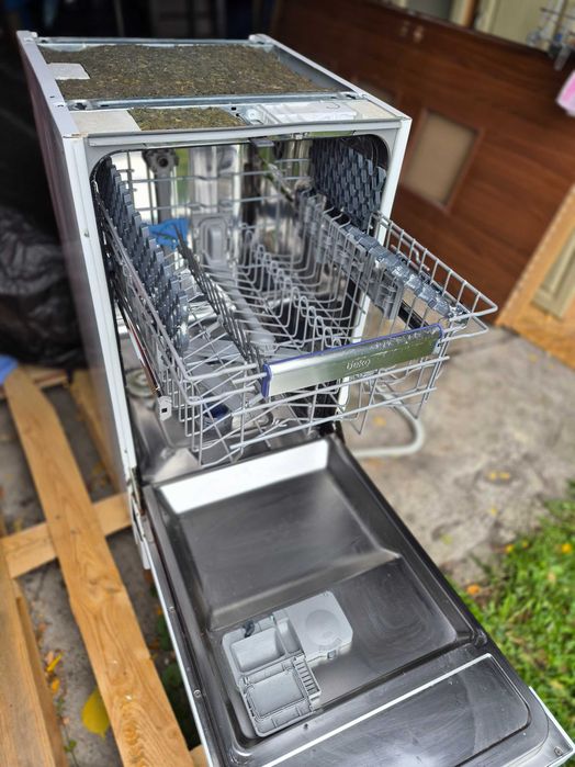 Sprzedam zmywarkę Beko 45 cm model DFS29030W.