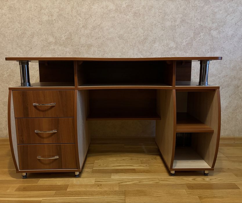 Стіл