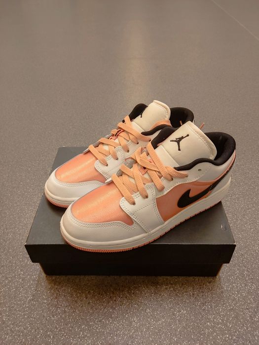 Jordan 1 Low white madder root