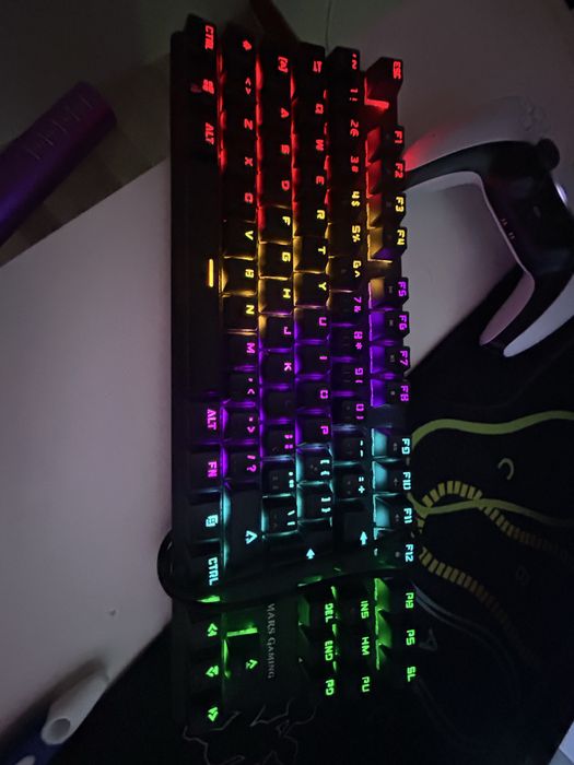 Teclado mecanico e rato incluido