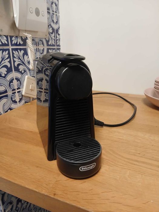 Máquina de Café Nespresso Essenza Mini De'Longhi – Preta