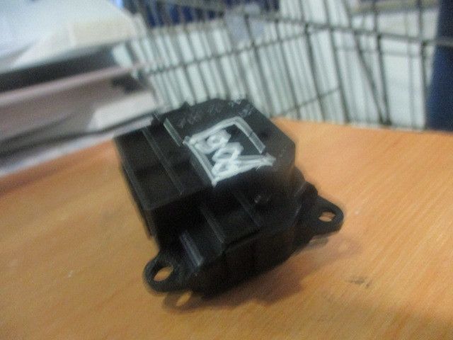 Motor da comporta da sofagem NISSAN Juke (F15)