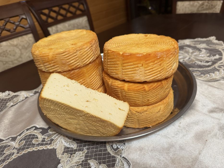 Домашній копчений сир будз, бринза, масло, сир косичка