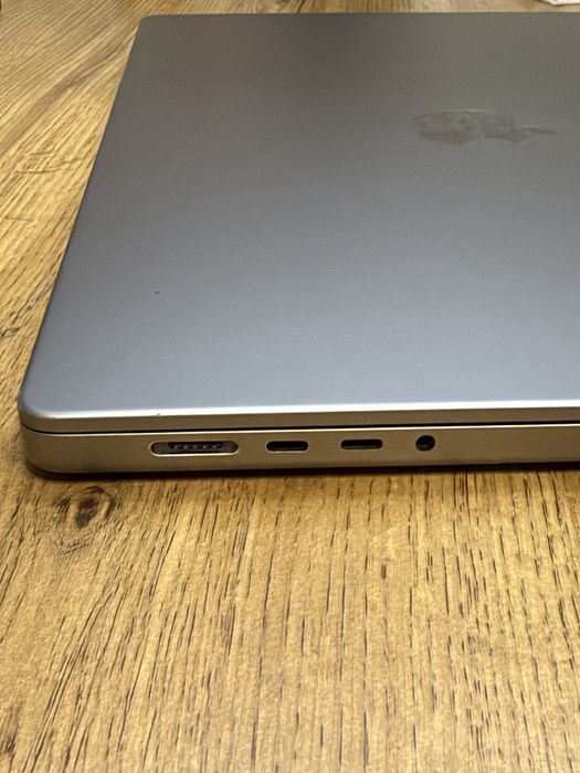 Macbook 16 pro m1 pro на запчясти без разбора