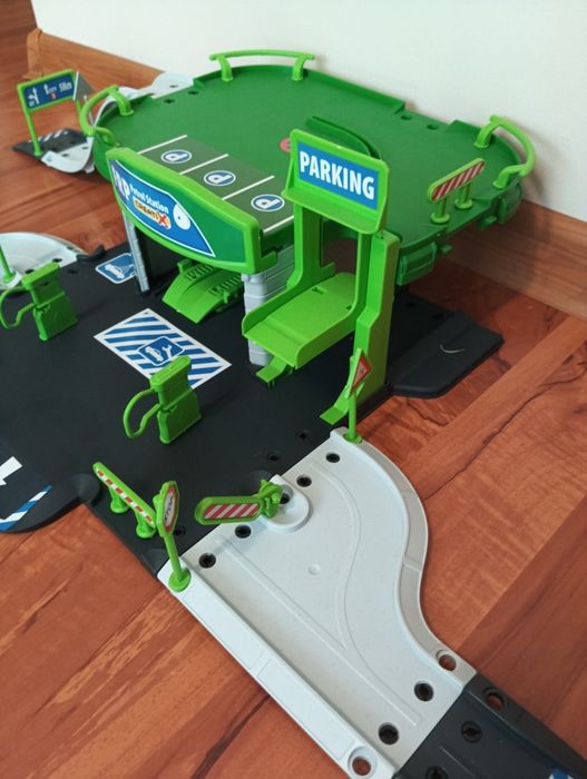 Dwu poziomowy parking stacja benzynowa majorette creatix