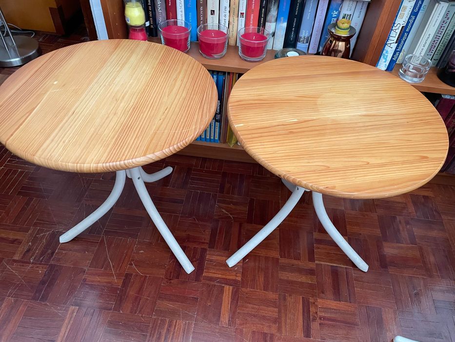 2 conjuntos de Mesas de apoio para sala ou quarto .