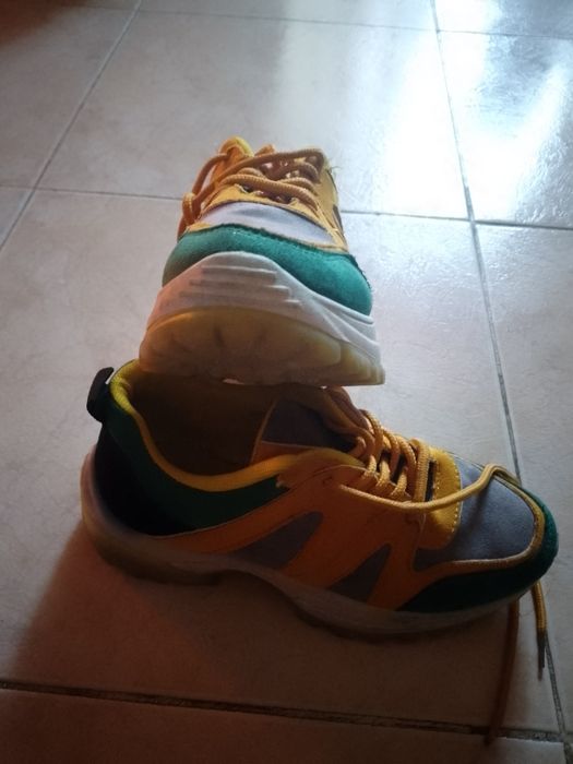 Sapatilhas de mulher como novas