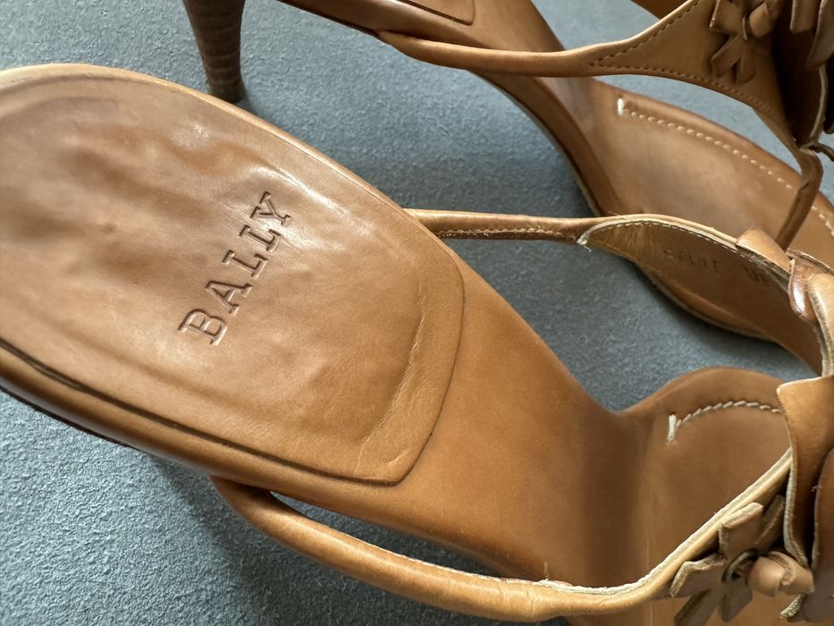 Bally босоніжки через палець