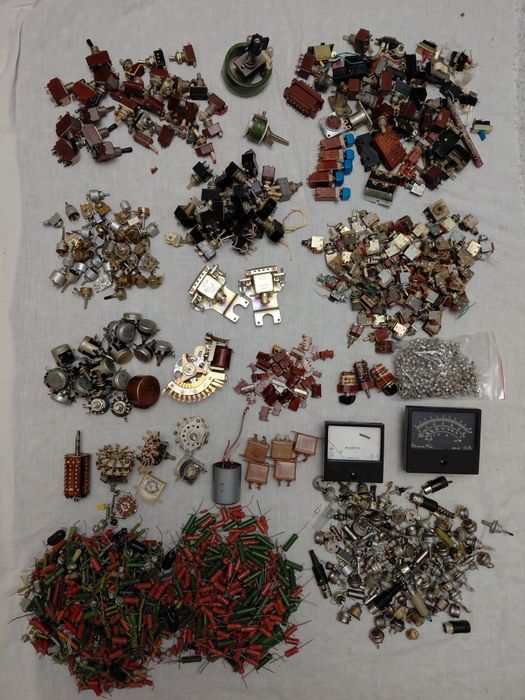 Радіодеталі  різні по фотографіях. Ціна договірна.