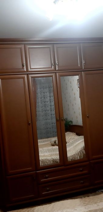 Продам шафу з дзеркалом