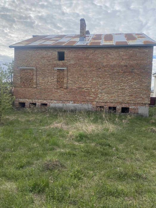 Продається будинок та земельна ділянка 10 сот., м. Раехів