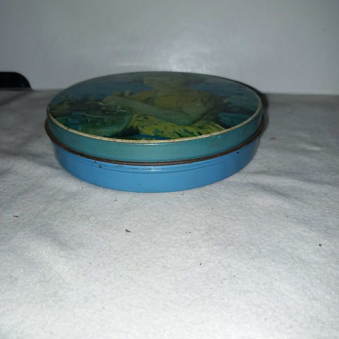 Caixa redonda em lata