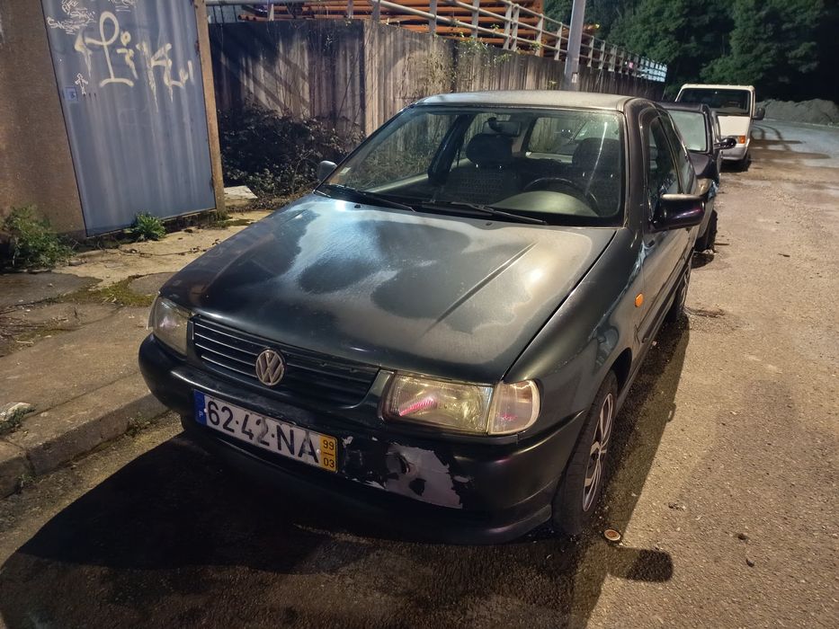 VW Polo 1999 sinistrado -Mecanica em bom estado (Ler anúncio)