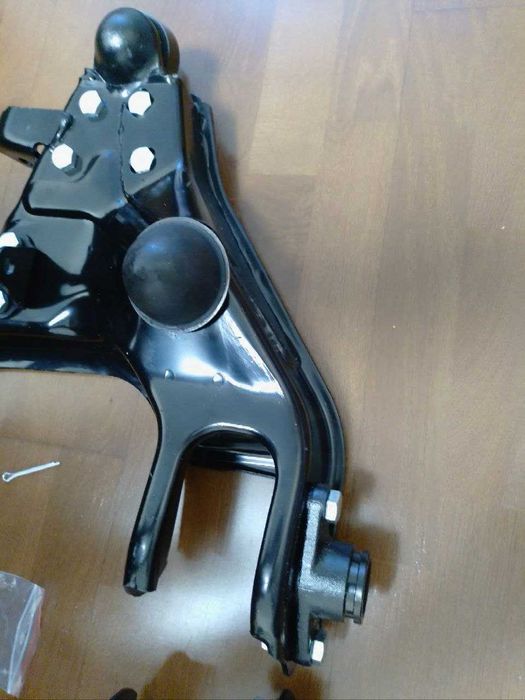 Важелі підвіски передній верхній/нижній таракан