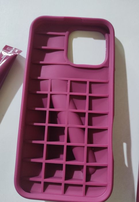 Rhode iPhone case i błyszczyk  Raspberry Jelly komplet